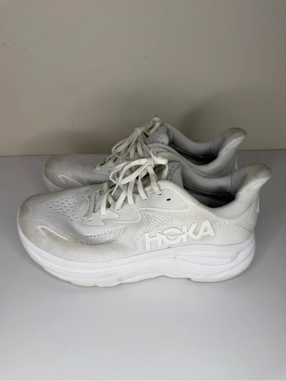 Hoka One One Clifton 10 Men Size 9.5 2E Triple White Sneakers Shoes 1162030 WWH
